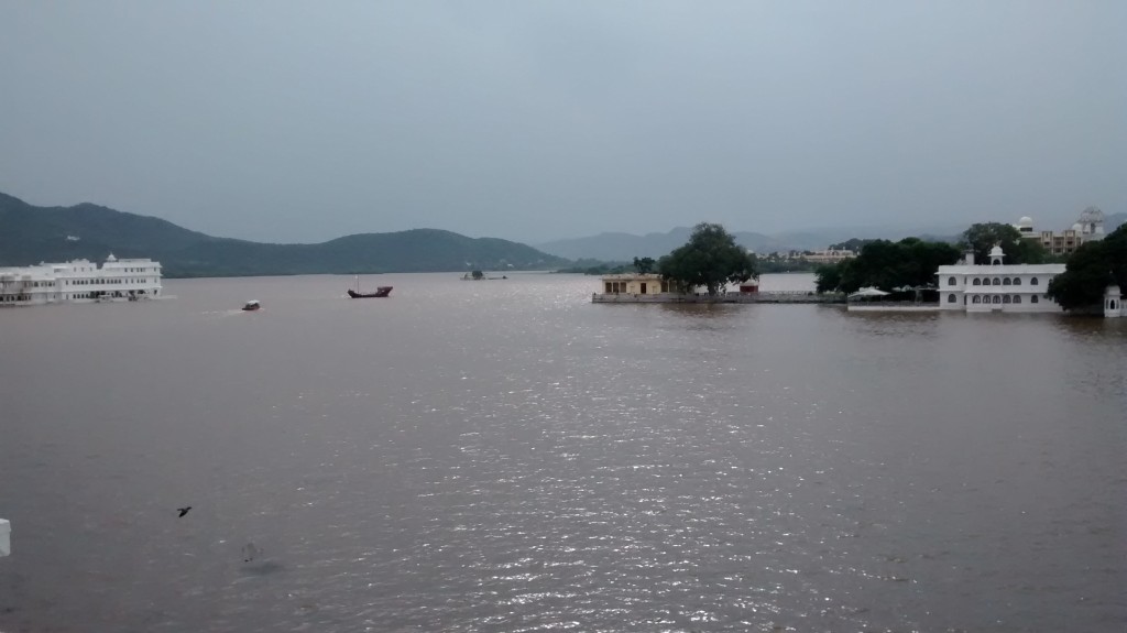 The glistening waters of Lake Pichola