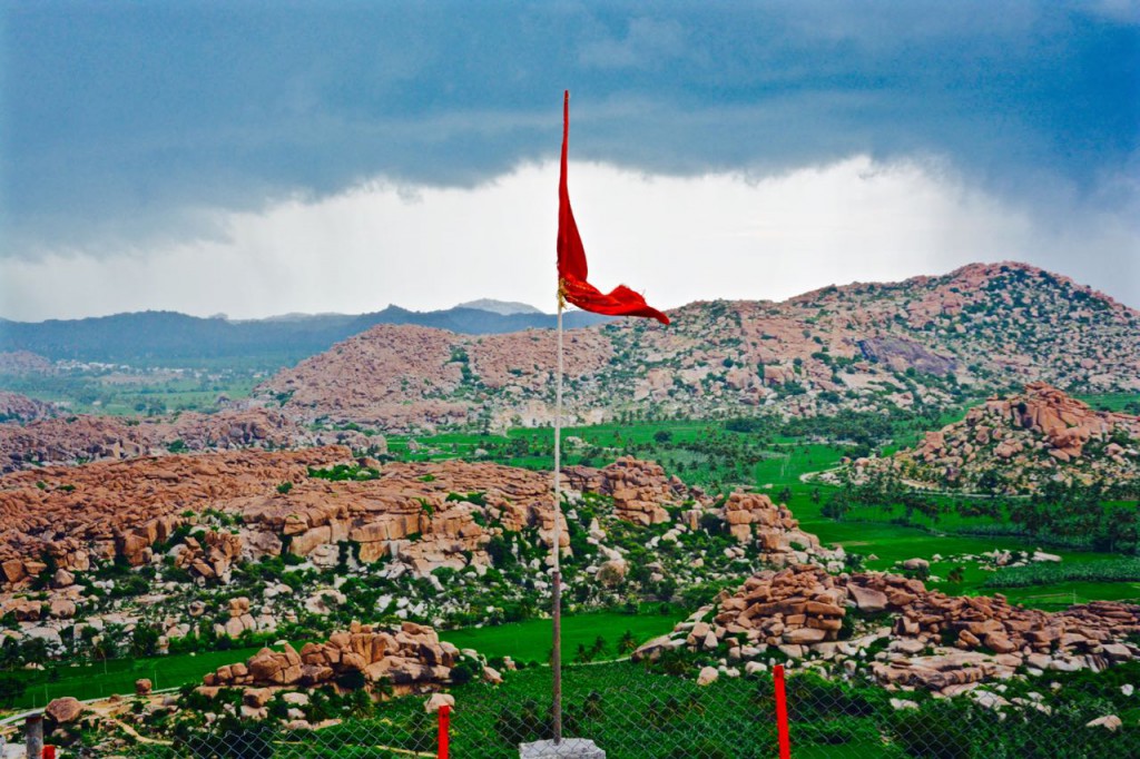 Hampi-Hanuman-Tempel-Bergblick