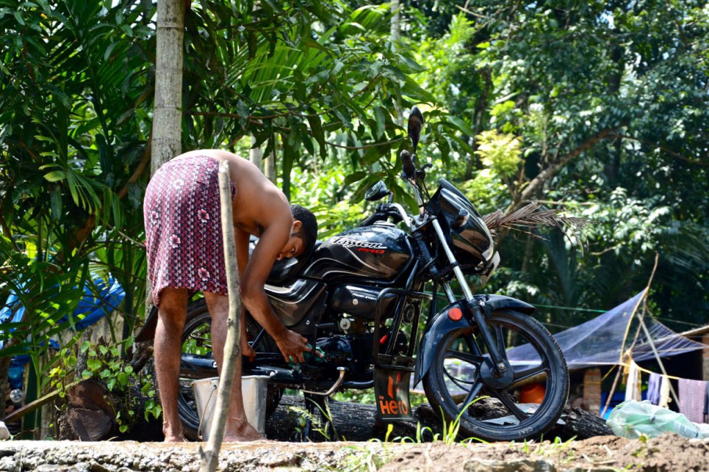 Backwaters_Man_Bike