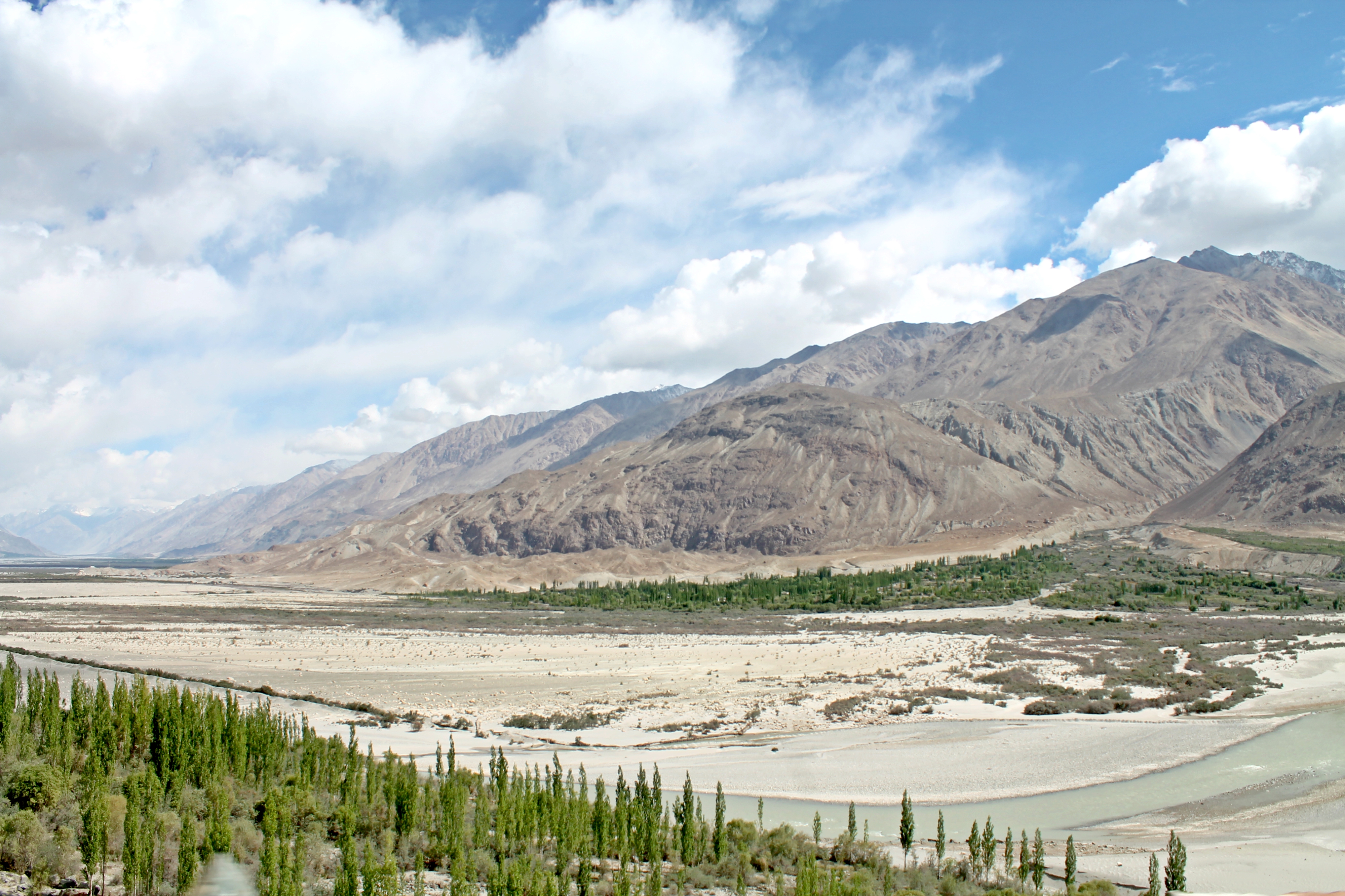 In Ladakh im Norden Indiens wird es eventuell etwas wolkig, aber es regnet selten!